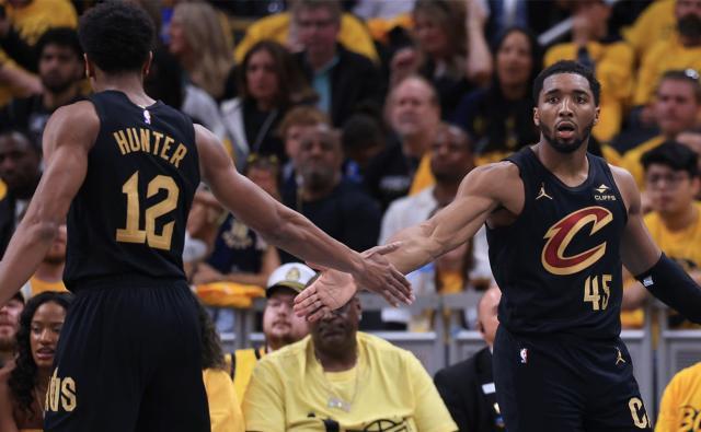 开云体育-拒绝0-3！米切尔创神迹比肩詹皇，完全体骑士不好惹