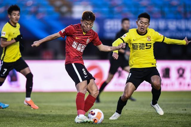 开云官网-黄博文登场广州队艰难抢1分 保级只剩郑智1王牌?