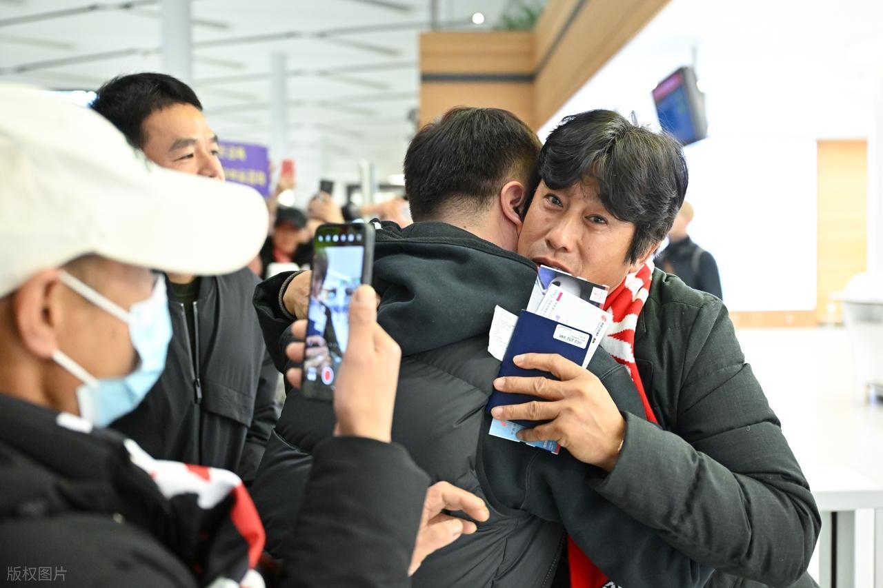 开云娱乐-又一凑数式引援，送出去的是精英，引进的都是烂铁，蓉城不玩了？