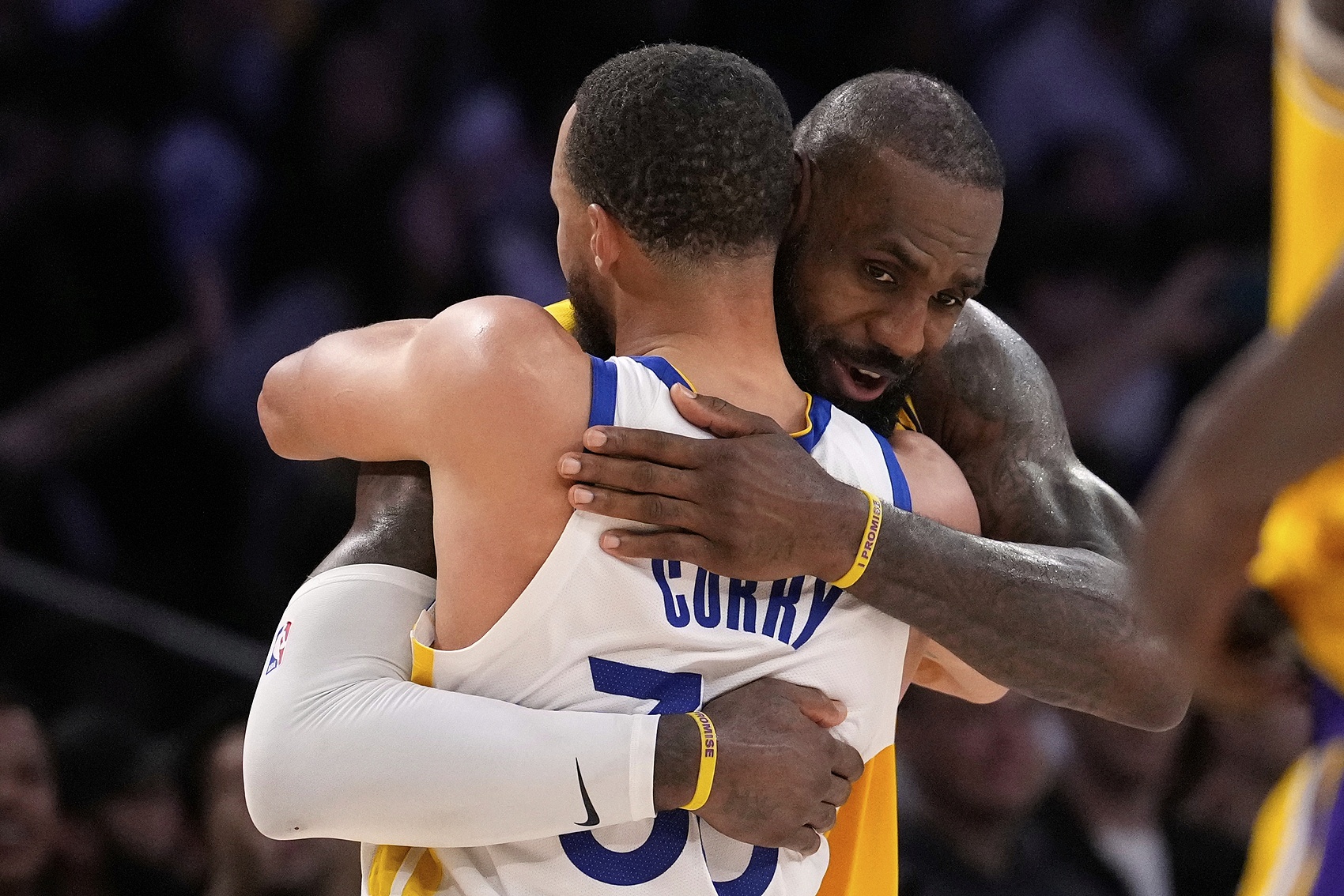 开云在线-老詹若离队会去哪儿？联手库里引爆流量 还是落叶归根重返骑士？